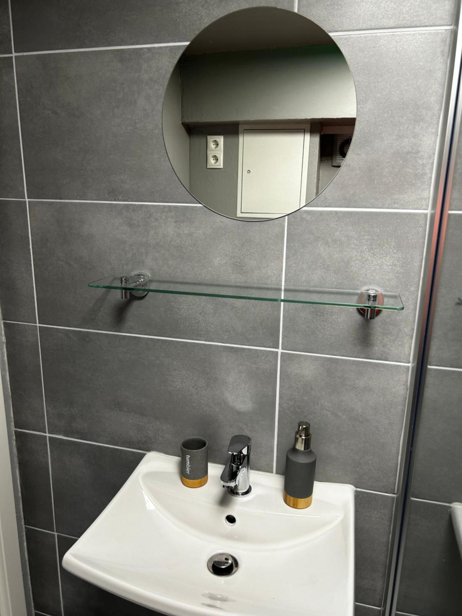 Guidos Place Souterrain Apartment Weissenthurm المظهر الخارجي الصورة